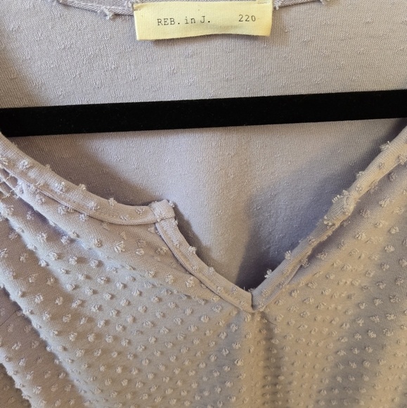 Large Lavender Textured Women's Top Short Sleeve V Neck Minimalist Basic Pastel - Picture 2 of 3